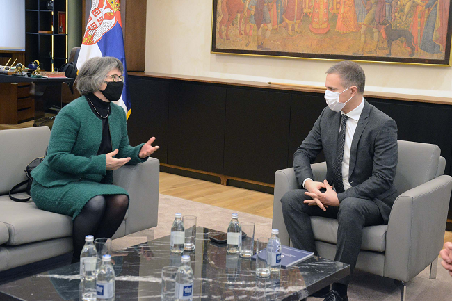 Ministar Stefanović razgovarao sa ambasadorkom Velike Britanije