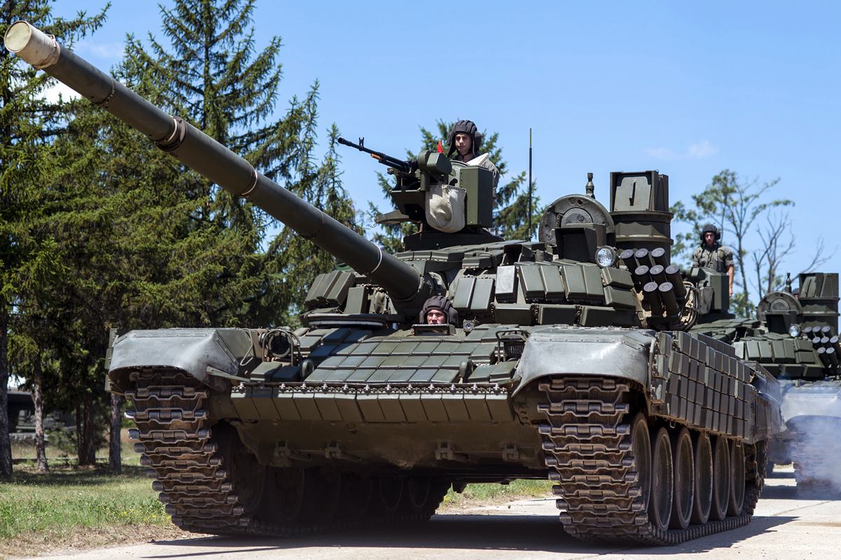 KONVOJ KRENUO KA KIJEVU! Severna Makedonija poklonila Ukrajini tenkove T-72 (VIDEO)