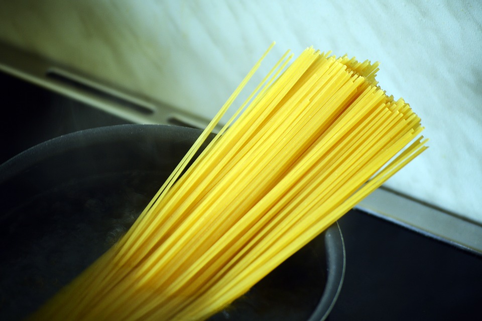 ISTRAŽIVAČI RAZBILI MIT: Vratite špagete i makarone u jelovnik – testenina ipak ne goji!