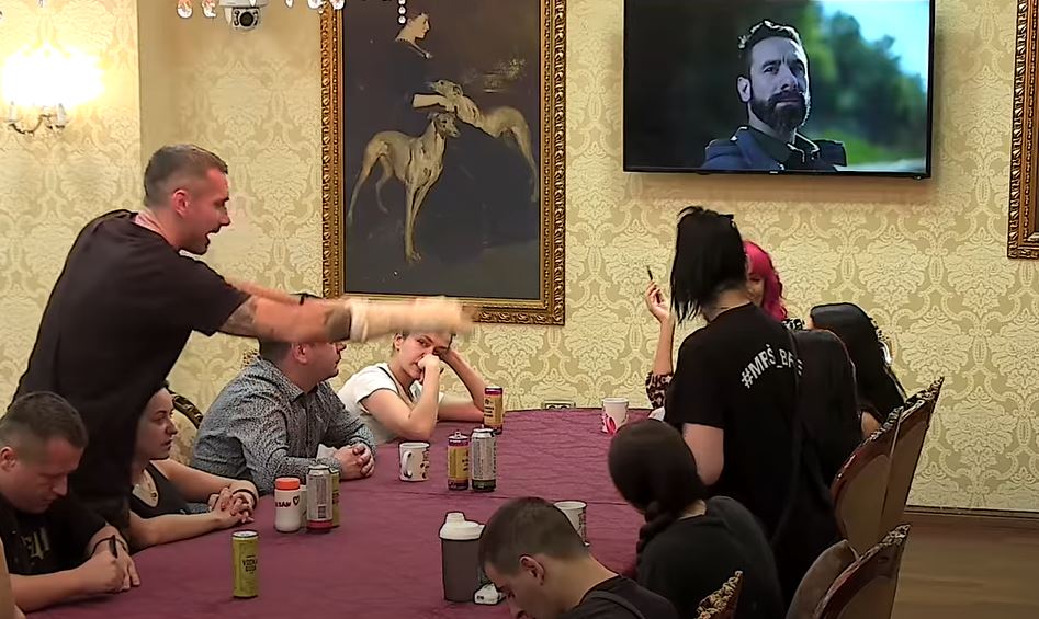 RASTURIO PRIJATELJSTVO IZ INTERESA! Tirke uralo na Slađu, nije mario za njenu poziciju! (VIDEO)
