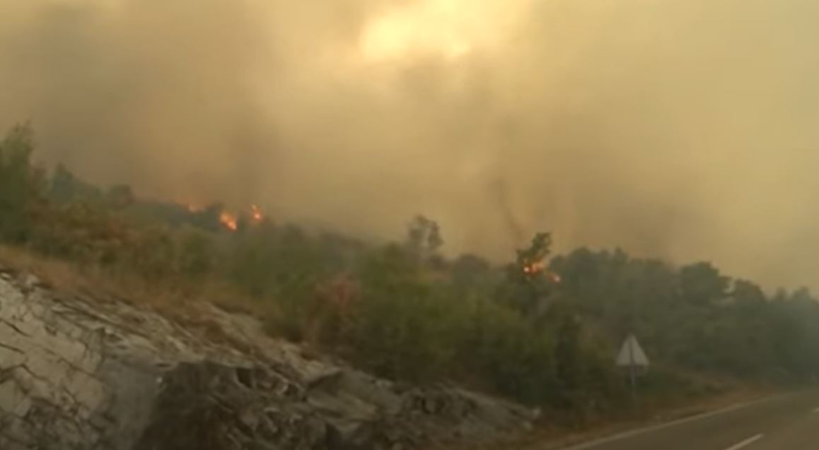 Helikopteri gase požar u okolini Trebinja