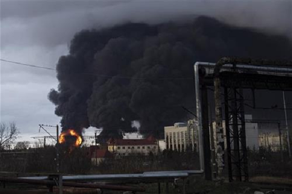 STRAVIČNI SNIMCI UDARA NA ODESU! Crni oblak dima nadvio se nad ukrajinskim gradom, vlada PANIKA (VIDEO)