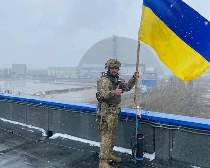 ŠAMAR PUTINU SA FRONTA! KIJEV JE OTERAO RUSE IZ SVOG VELIKOG GRADA! Ukrajinska zastava se ponovo vijori, u Moskvi besne (FOTO)