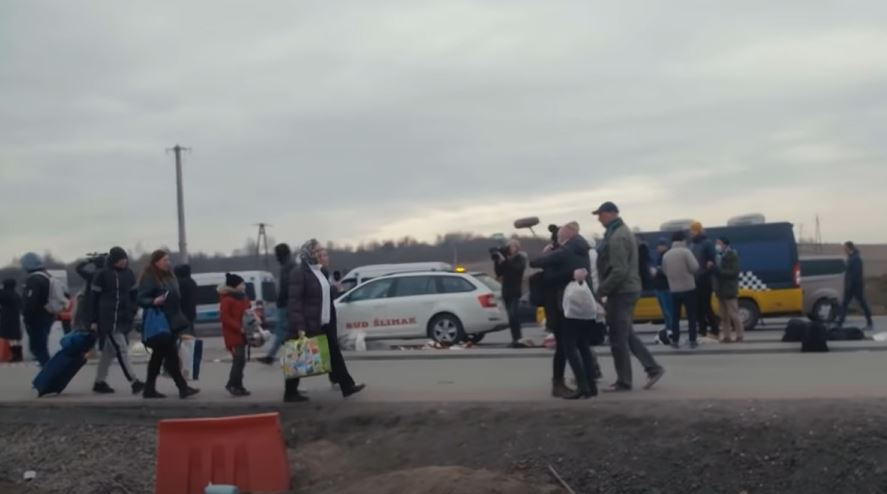 RUSKI VOLONTERI USPELI DA EVAKUIŠU DEČAKA KOME NISU HTELI DA PRUŽE MEDICINSKU POMOĆ U UKRAJINI: „Napokon putujemo na Krim, idemo u Rusiju“ (VIDEO)