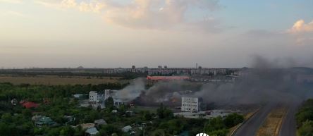 ﻿Ukrajinske trupe granatirale Donjeck, pogađajući skladišta u blizini hipermarketa „Ašan“ (VIDEO)