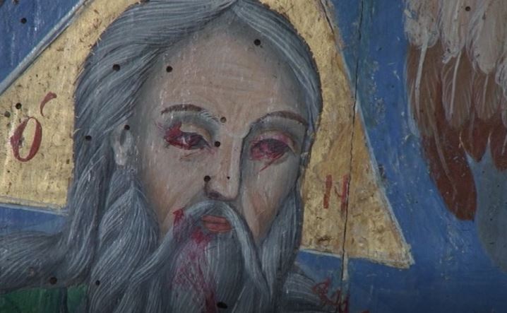 IKONE U HRAMU SVETE TROJICE UNIŠTILA ŽENA: Rasvetljen slučaj vandalizma koji je šokirao Srbiju
