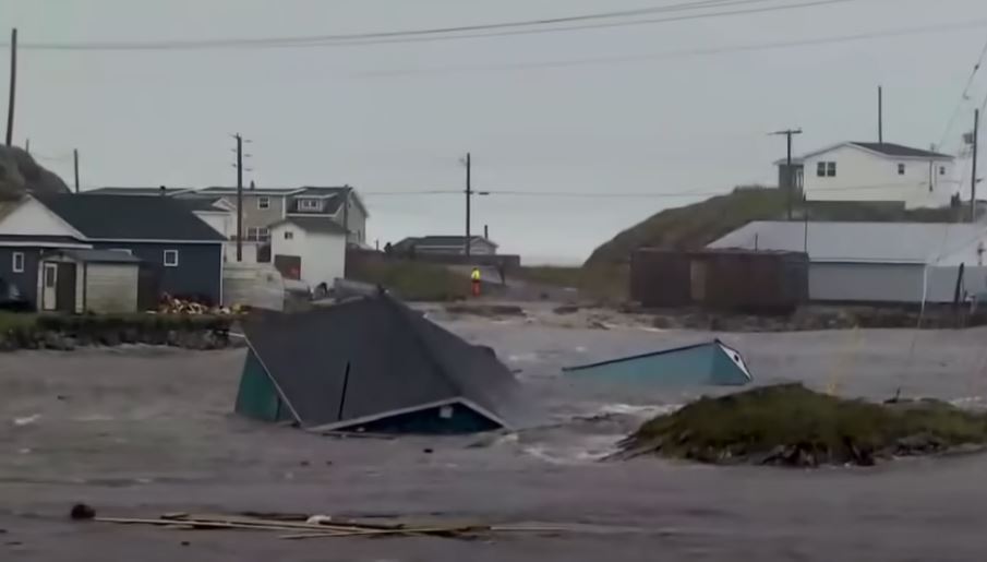 URAGAN „IJAN“ POGODIO FLORIDU! Besni talasi, katastrofalne poplave i nestanak struje (VIDEO)
