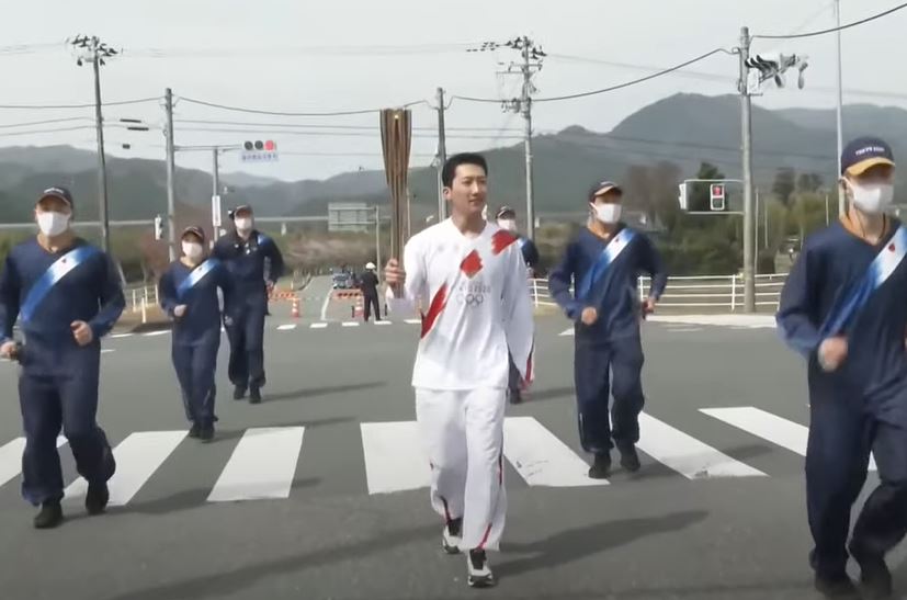 OLIMPIJSKI PLAMEN STIGAO U TOKIO: Na dočeku skromna ceremonija!