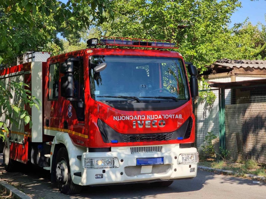 BUKNUO POŽAR U CENTRU BEOGRADA: Vatrogasci i Hitna pomoć na terenu!