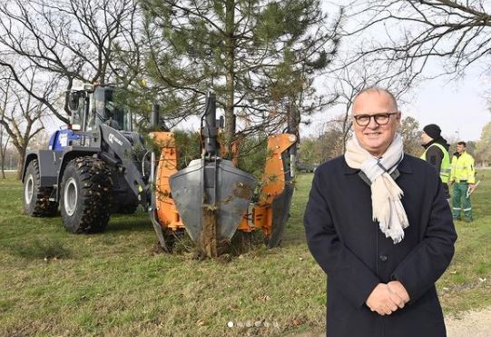 SAČUVAJMO NA HILJADE STABALA! Vesić pokazao kako radi „Sadiša“, pa pozvao građane da ne seku drveće