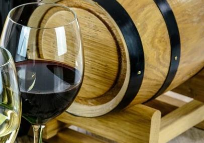 NAUČNICI POTVRDILI: Crveno vino štiti od raka i smanjuje rizik od srčanog udara