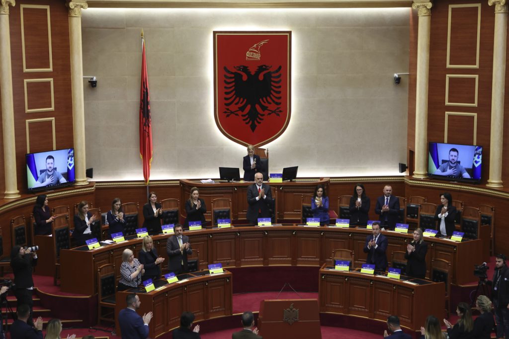 ŠTA SE KRIJE IZA OVE ODLUKE? Albanija ukinula carinu na robu iz Srbije, tzv. Kosova i Severne Makedonije