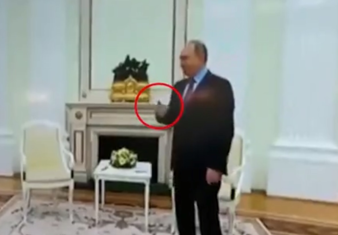 PUTIN JE ZAISTA TEŠKO OBOLEO! ZAŠTO SE TOLIKO TRESE? Još jedan snimak ruskog predsednika zaprepastio je svet (VIDEO)