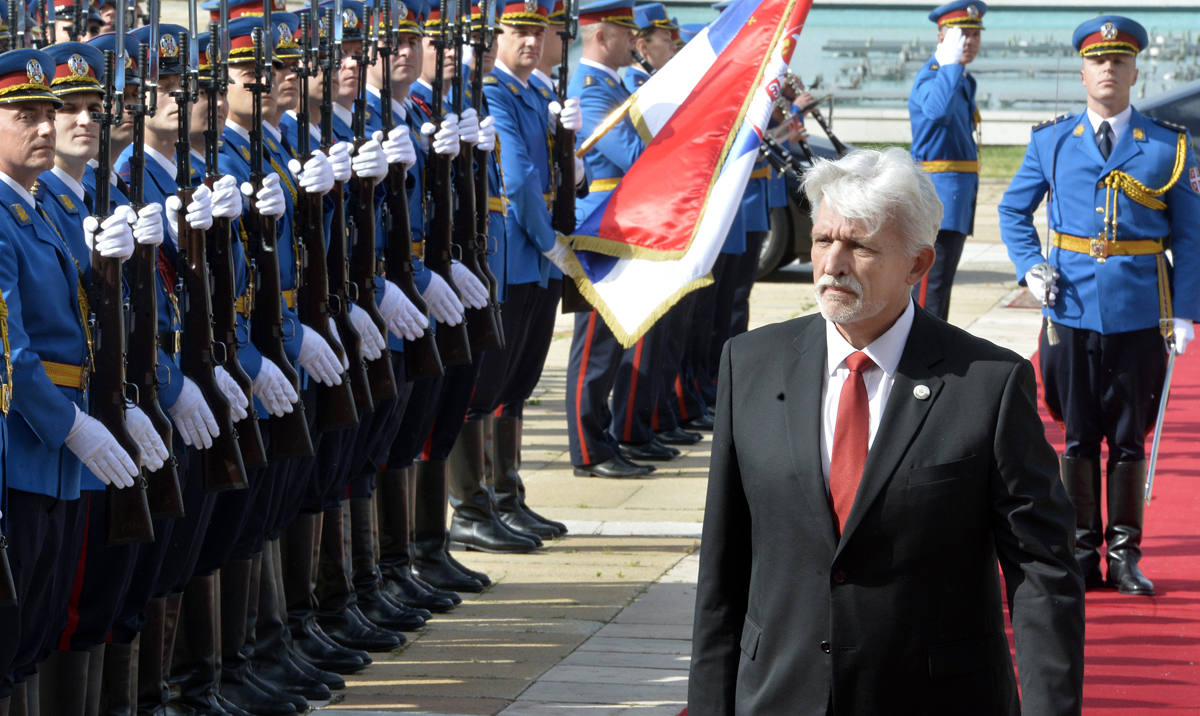 SRBIJA DA NE BUDE "CRNA RUPA" U EVROPSKIM SANKCIJAMA Ambasador Ukrajine Volodomir Tolkač pozvao je našu zemlju da se pridruži sankcijama protiv Rusije!