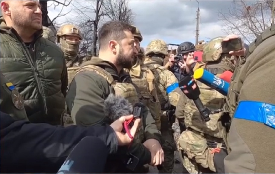 ZELENSKI OBIŠAO BUČU, VIDEO JE RUSKE ZLOČINE I ZAPLAKAO! Potresne poruke predsednika Ukrajine obišle su svet