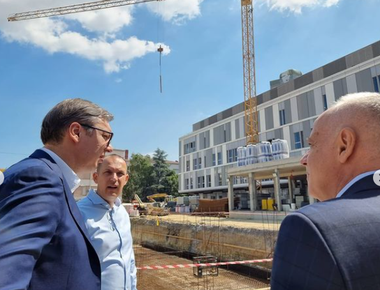 VUČIĆ OBIŠAO RADOVE U KLINIČKOM CENTRU: Ovako nismo ulagali 60 godina - Srbija će imati jedan od NAJMODERNIJIH CENTARA U EVROPI (FOTO