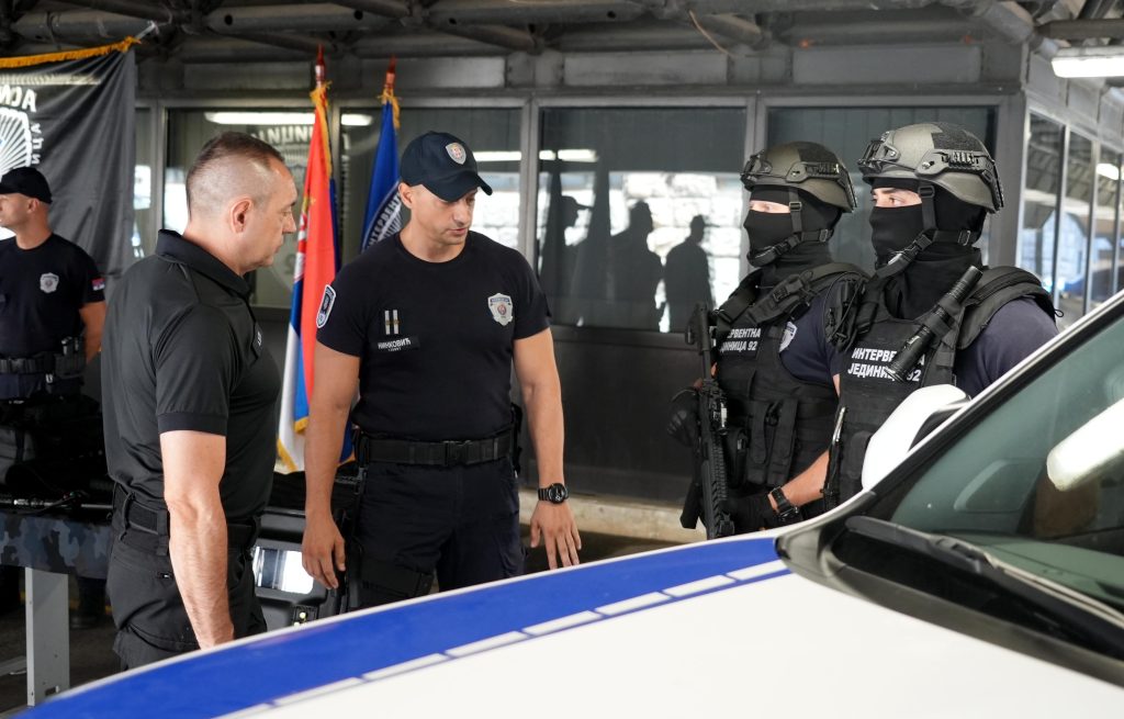 NOVA OPREMA ZA INTERVENTNU JEDINICU 92! Vulin obišao Policijsku upravu za grad Beograd