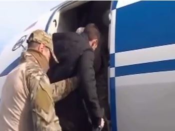 PALA KOMPENZACIJA ZAROBLJENIKA: Ruski pilot zamenjen za Amerikanca (VIDEO)