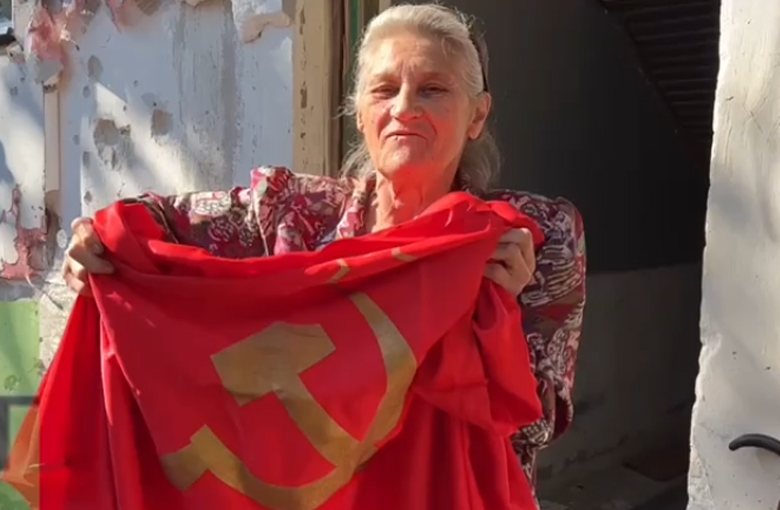 „HVALA ŠTO STE NAS VASKRSLI IZ OVOG PAKLA!“ Sestre iz Belogorovke zahvalne ruskim vojnicima, darovale im poseban poklon (VIDEO)