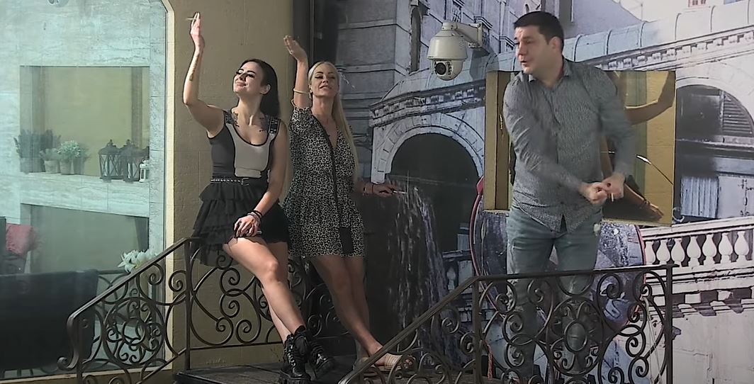 PUT U VENECIJU! Ivan kao gondolijer napravio pometnju u dvorištu! (VIDEO)
