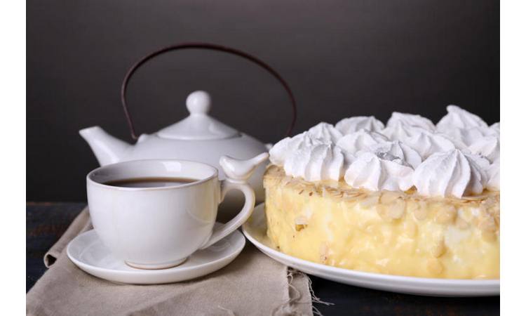 SAVRŠEN SLATKIŠ: Evo kako da napravite TORTU SA VANILA KREMOM koju će svi obožavati! (FOTO)