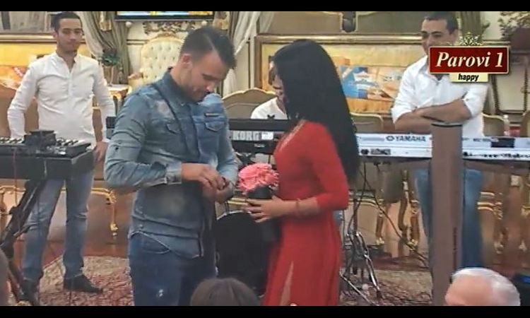 ZAPROŠENA: Anamarija pristala da se uda za Tihomira! (foto)