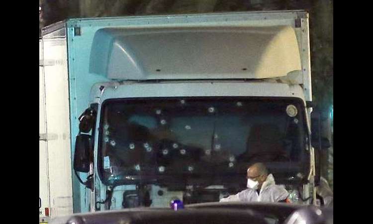 FRANCUSKI MEDIJI POTVRĐUJU: Nađena druga lična  karta u kamionu