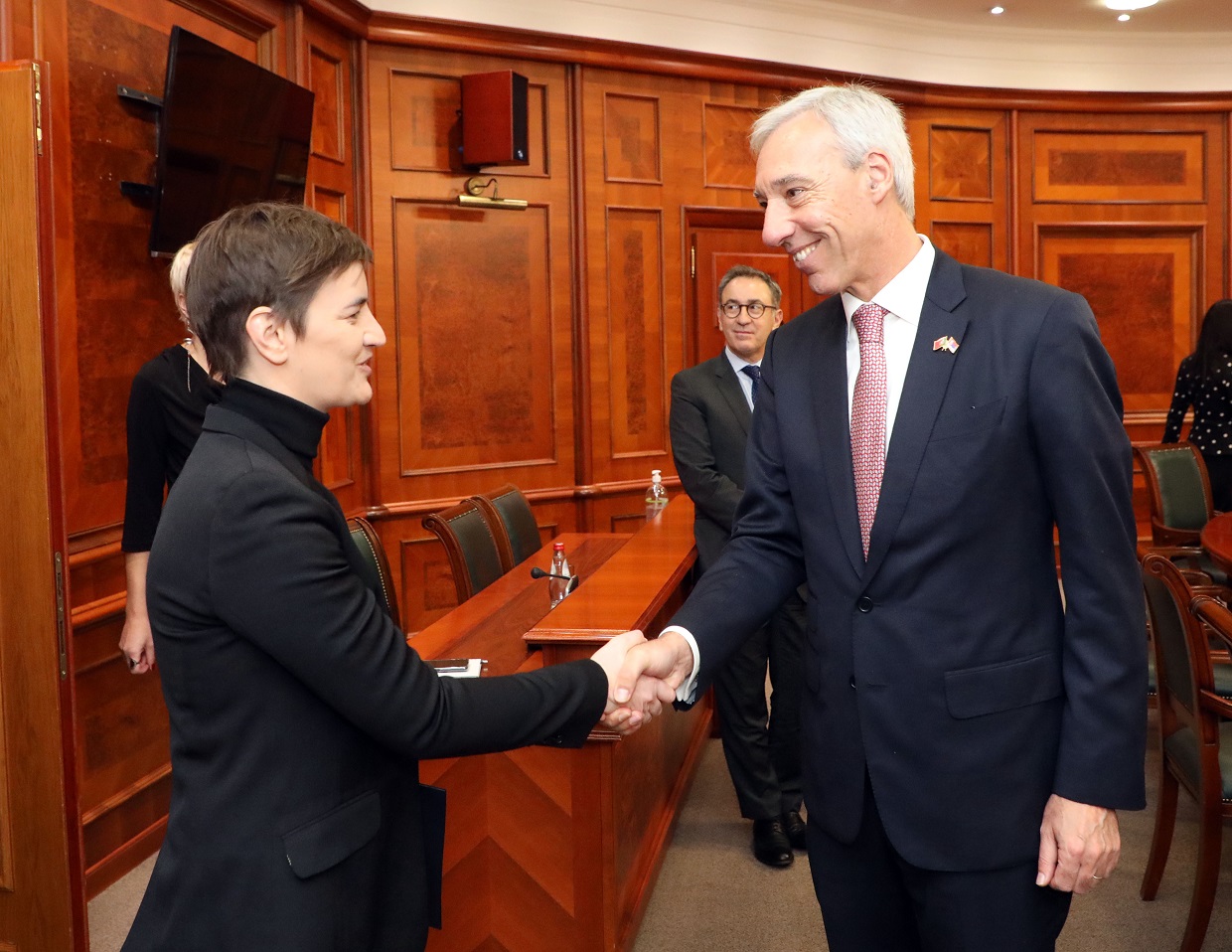 Predsednica Vlade Republike Srbije Ana Brnabić sastala se sa šefom diplomatije Portugala Žoaom Gomešom Kravinjom!