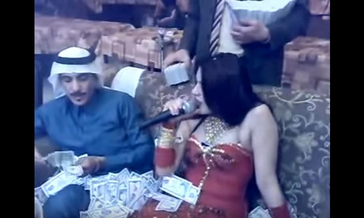 VADI PARE: Arapin od pevačice za tren napravio milionerku! (VIDEO)