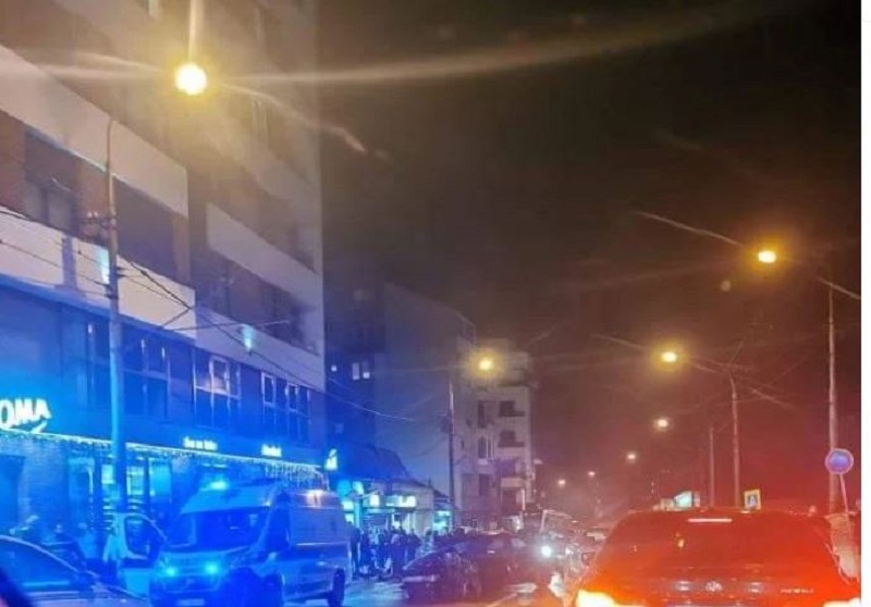 NESREĆA U CENTRU BEOGRADA, BMW SE ZAKUCAO U ZGRADU: Jedna osoba poginula na licu mesta (FOTO)
