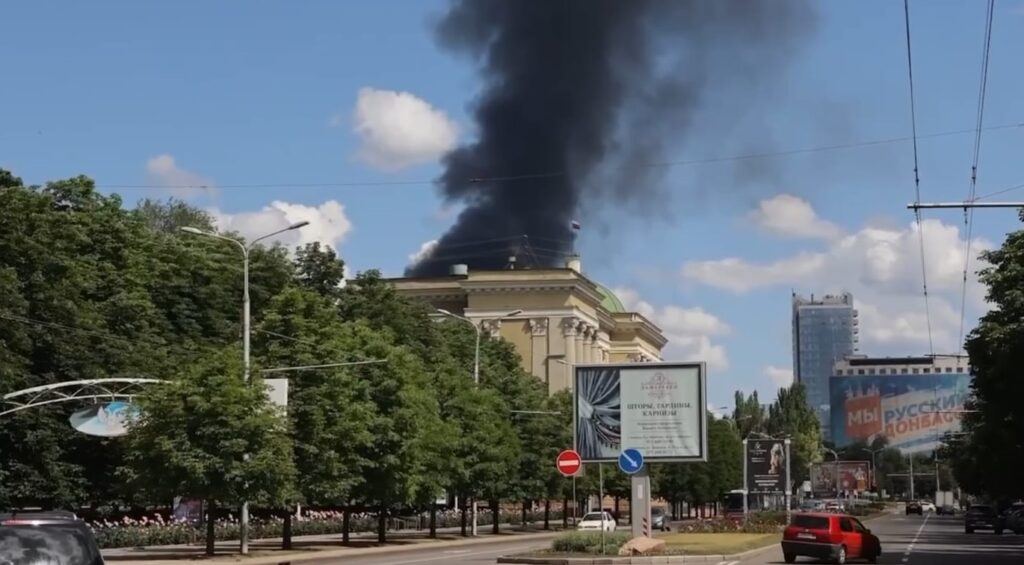 I DALJE OFANZIVNO: Ukrajinske snage ponovo gađale centar Donjecka raketama – „Grad“!