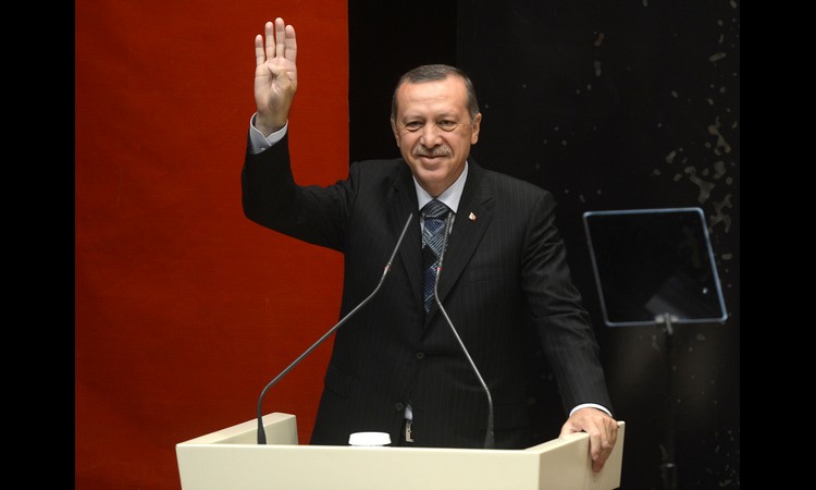 ERDOGAN SLETEO U ISTANBUL: „Pobuna je čin izdaje, odgovorni će skupo platiti“