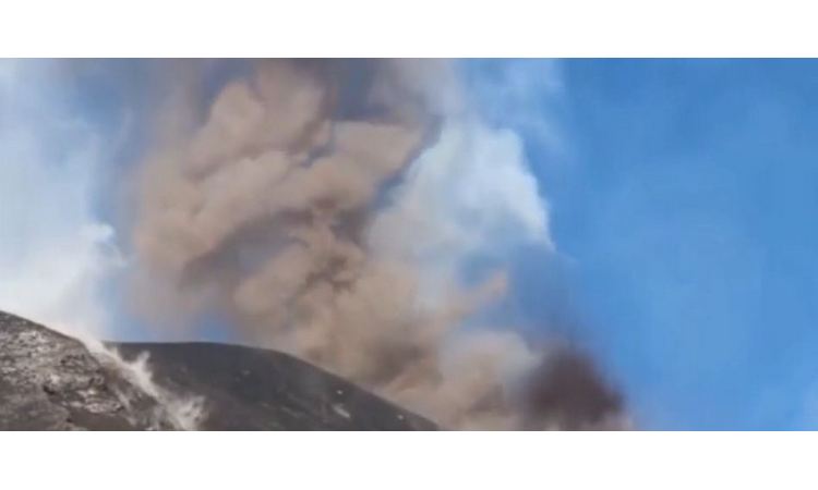 Pogledajte kako lava izbija iz vulkana Etna! (UŽIVO)
