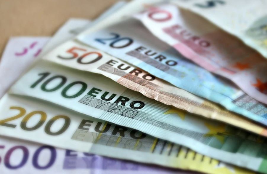 NARODNA BANKA SRBIJE OBJAVILA: Evo koji srednji kurs dinara prema evru možemo očekivati u toku sutrašnjeg dana