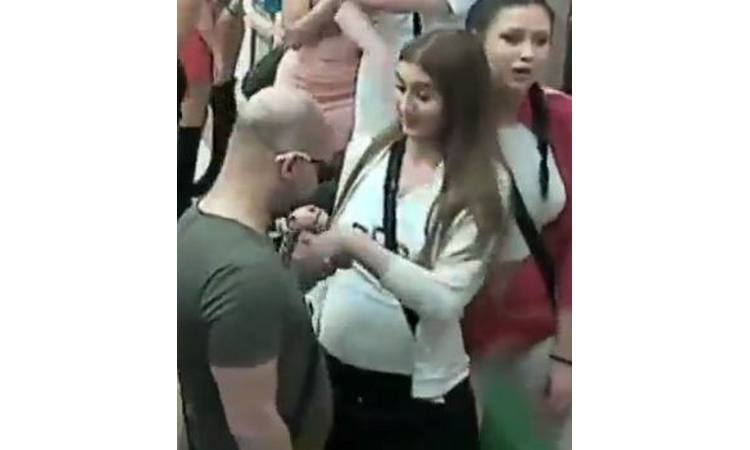 MILI „BACIO“ OKO: Prava si bomba u kupaćem!