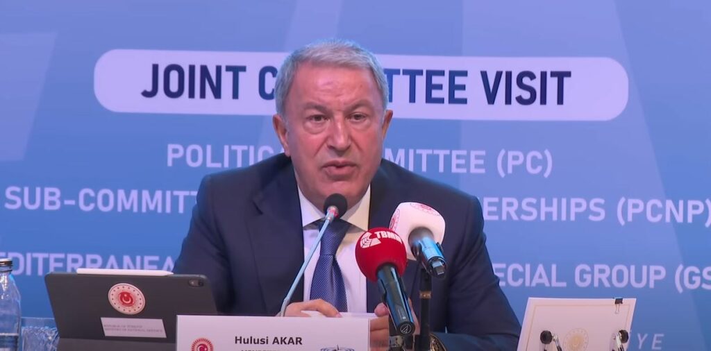NOVE VARNICE IZMEĐU GRČKE I TURSKE Hulusi Akar poslao oštru poruku: Vreme je da NATO kaže „stop“ grčkoj drskosti!