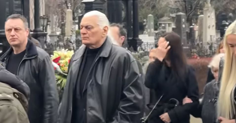 SAHRANJEN MILAN RADULOVIĆ LAĆA: Večno počiva pored majke i brata! VELIKA TUGA!