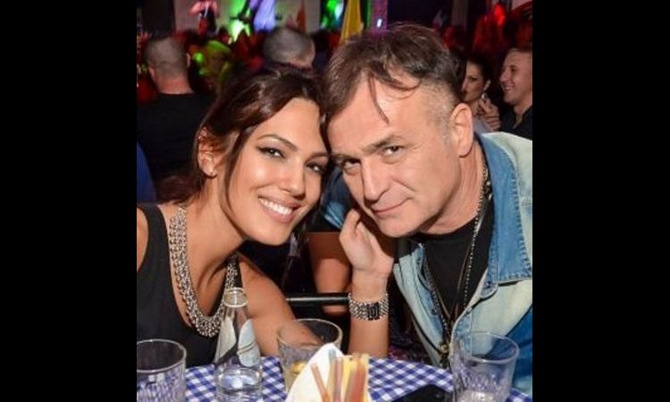 LEKA već preboleo NINU? Uhvaćen u zagrljaju lepe brinete!