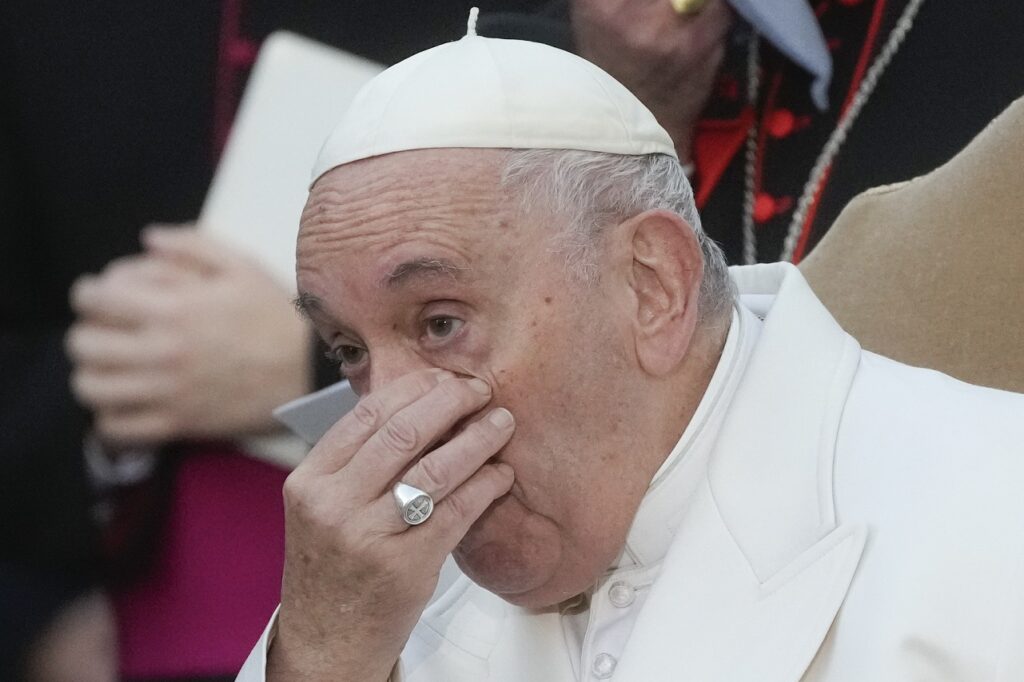 ZAVERA U VATIKANU? Konzervativci imaju tajni plan da papu Franju nateraju na ostavku, smatraju da je komunista?