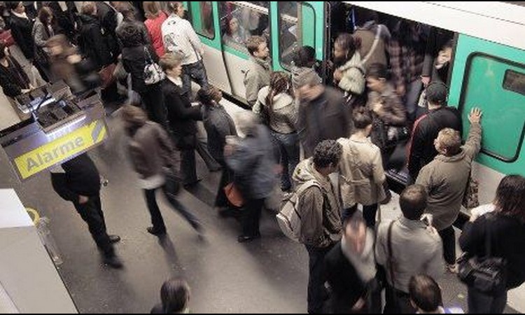 Eksplozija u pariskom metrou: UZROK KVAR NA ELEKTRIČNIM INSTALACIJAMA!