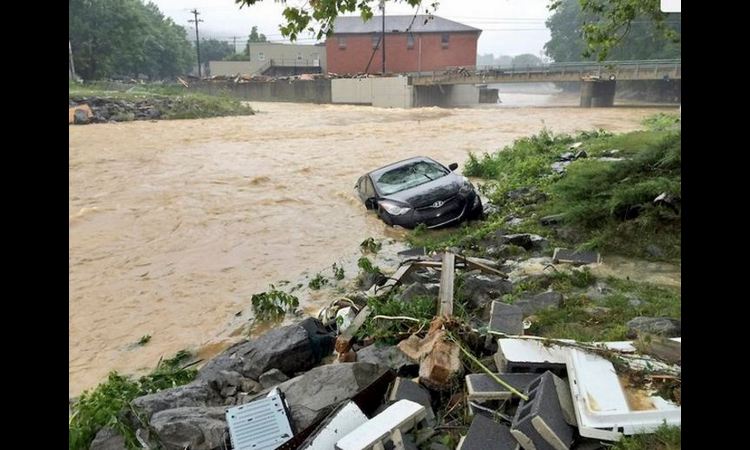Katastrofalne poplave: Najmanje troje mrtvih, očekuju se još gori vremenski uslovi noćas i sutra!