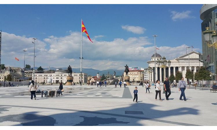 SEVERNA MAKEDONIJA: Nemački državljanin mahao zastavom tzv. velike Albanije