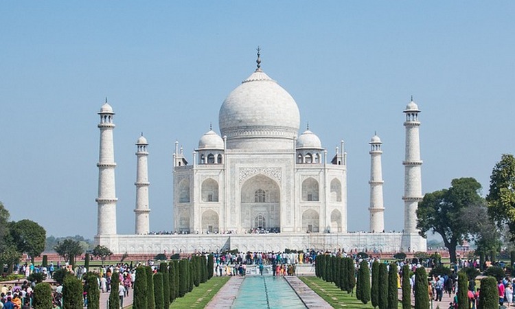 UNAKAŽENI CVETNI MOZAICI: Evo šta UNIŠTAVA čuvenu građevinu Tadž Mahal
