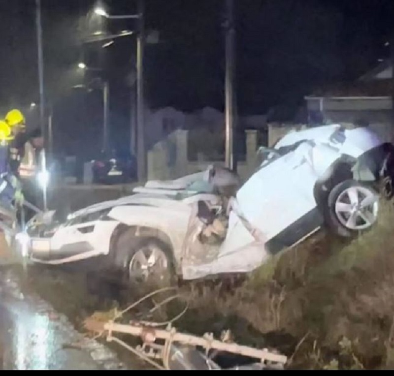TRAGEDIJA U JAGODINI: U saobraćajnoj nezgodi poginuo mladić (28) i žena (46), automobil prepolovljen od siline udarca!
