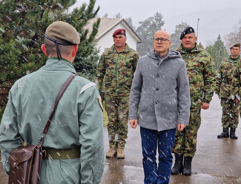 MINISTAR VUČEVIĆ OBIŠAO JEDINICE U RAŠKI I NOVOM PAZARU: "Još jednom sam se uverio da je Vojska spremna da izvrši svaki zadatak" (FOTO)