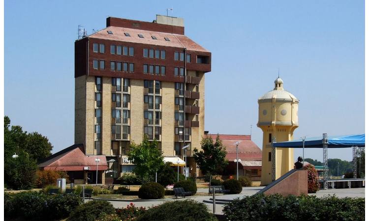 BIZARAN RAZLOG I OPTUŽBE: Radnike iz Srbije oterali s gradilišta u Vukovaru zbog srpskih zastava na amblemu