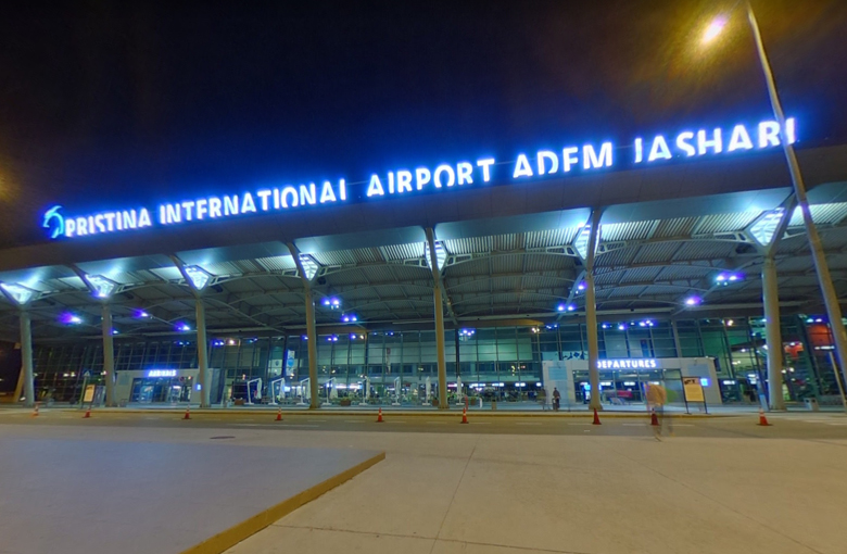 PANIKA U PRIŠTINI: Dojava o bombi na aerodromu, putnici hitno evakuisani