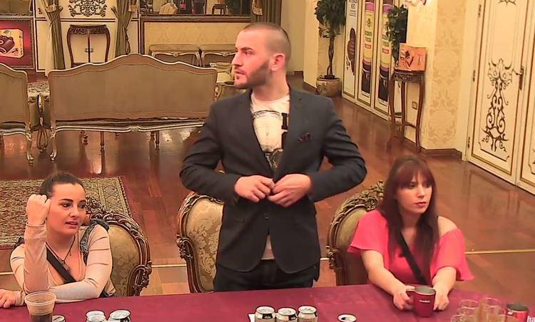 RAZGOLITIO SE: Mami uzdahe po kući! Nećete ni VI OSTATI ravnodušni (FOTO)
