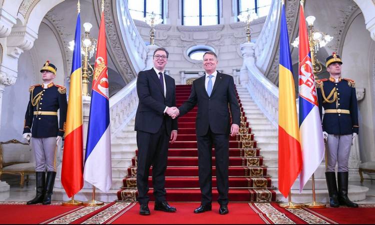 VELIKA ČAST U RUMUNIJI: Vučiću na svečanoj večeri pokazan simbol srpsko-ruskog prijateljstva – sablja Obilića!