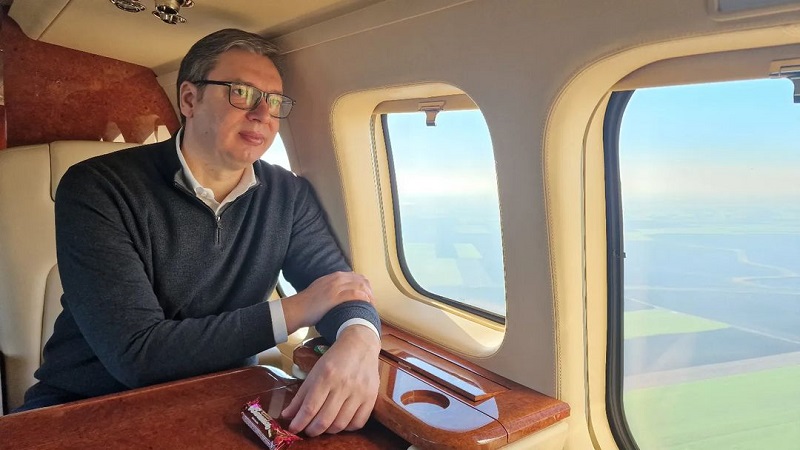 PREDSEDNIK VUČIĆ IZNAD VOJVOĐANSKIH POLJA NA PUTU ZA MAĐARSKU: "Divno je gledati i iz vazduha zemlju za koju se borite i koju volite najviše na svetu" (FOTO)